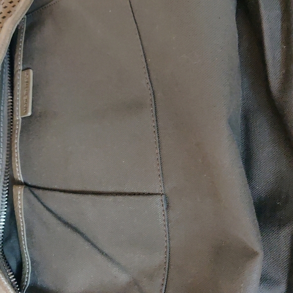 Gorgeous Burberry Suede Neutral Leather Hobo Minimalist - Picture 14 of 17